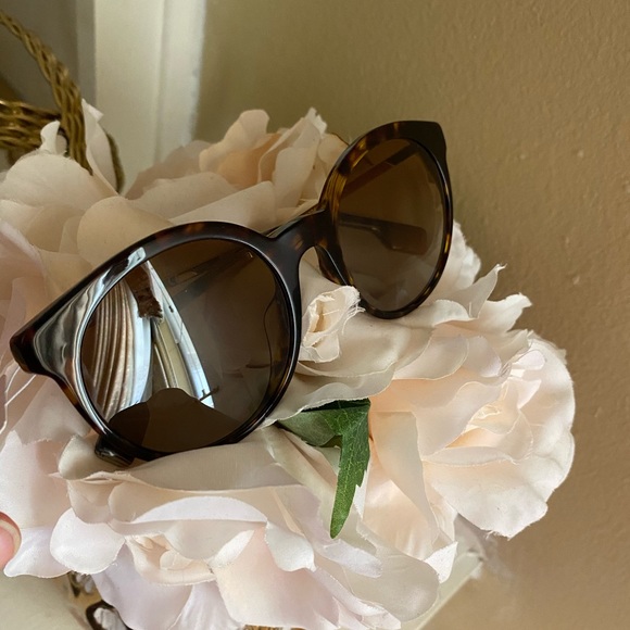 Brand new 🔥Burberry polarized sunglasses 🕶🔥 - Picture 6 of 13